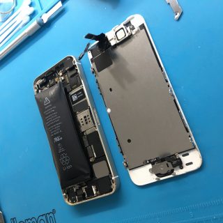 wymiana spuchniętej baterii iphone