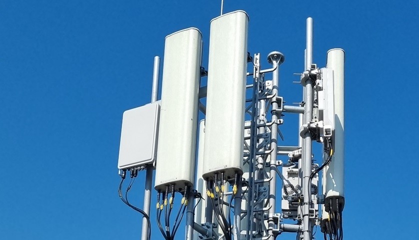 stacja 5G antena - sieć mobilna